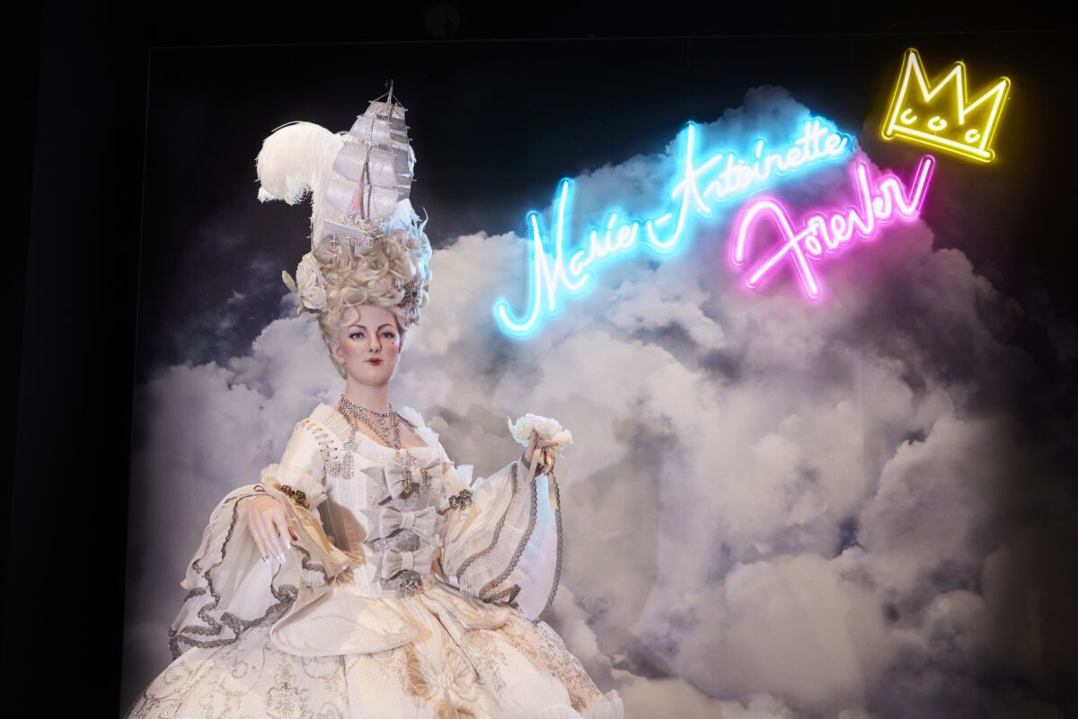 Musée Grévin : Julien Fournié présente la robe de Marie Antoinette